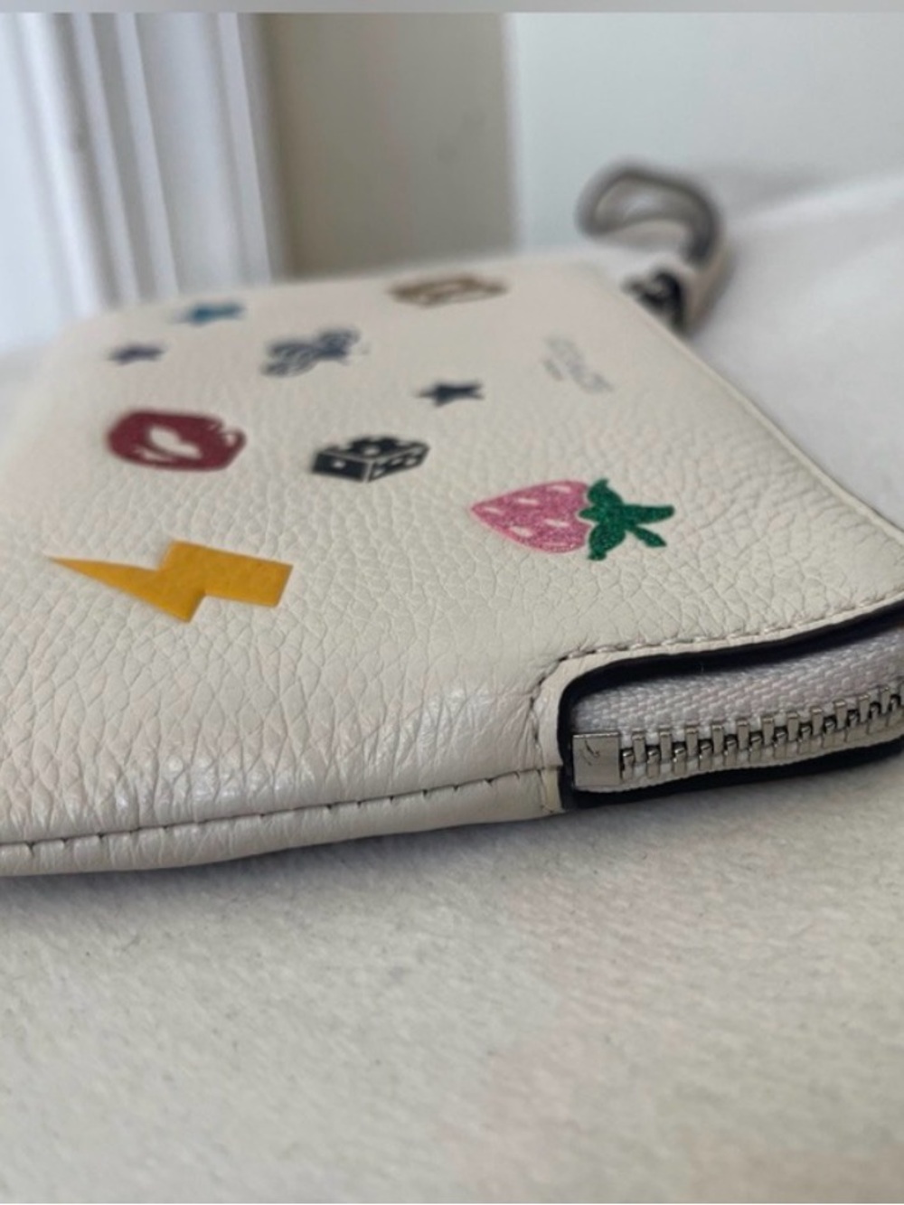 COACH- NWOT! Cream Pebbled Leather Wristlet with Colorful Patch Accents - Picture 6 of 8